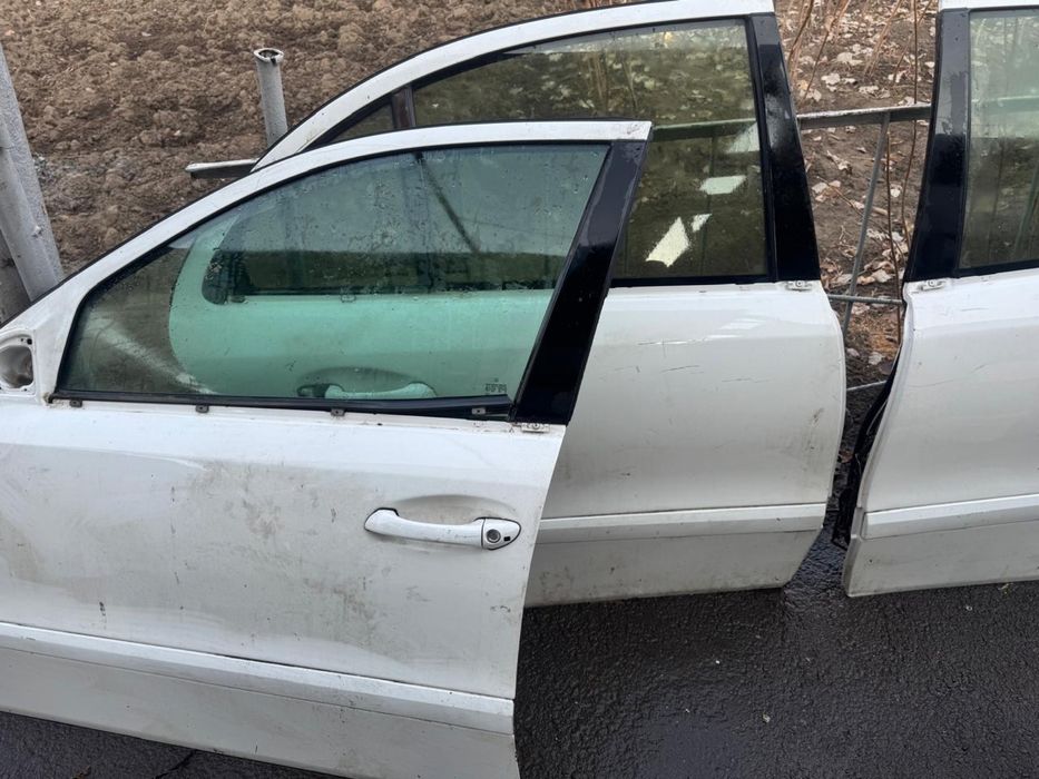 Салон на 211, двери, фонарь