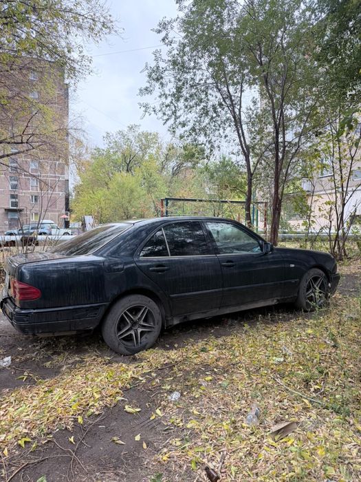 Mercedes Benz E230