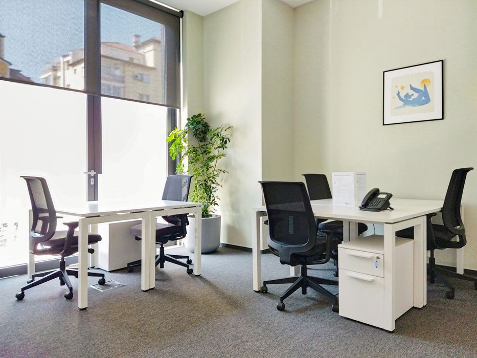 Офис пространство с отворен план за 10 души в Regus Kamenitza Park