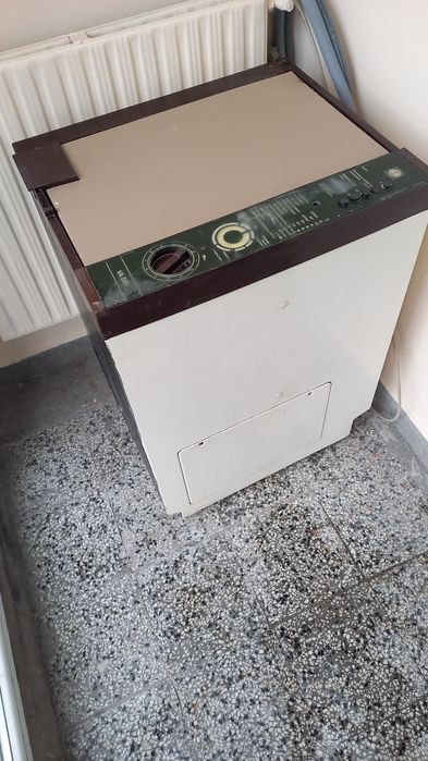 Продавам автоматична пералня.