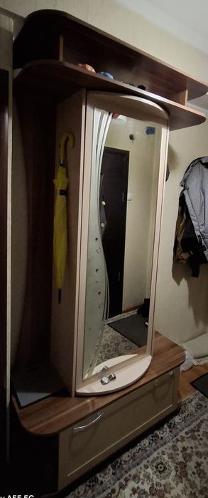 Продаю б/у шкаф для прихожки