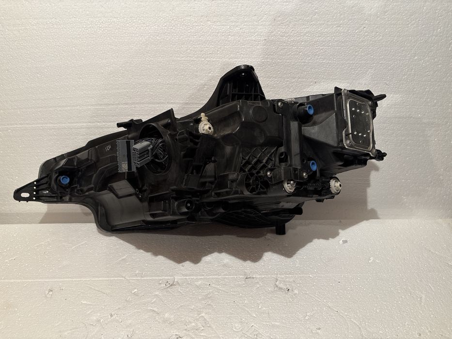 Десен фар Volvo V60