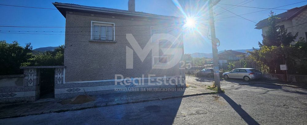 Къща в Пловдив, област-с.Тополово площ 162 цена 94500