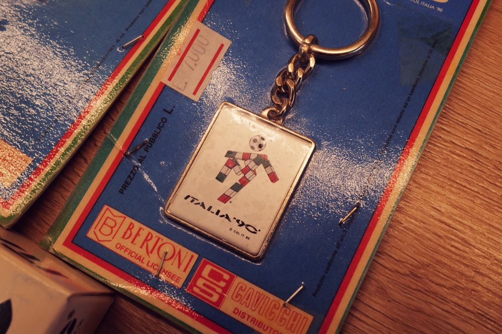 Suvenir vintage fotbal ITALIA 90 Ciao F40 Burago si Bertoni NOI