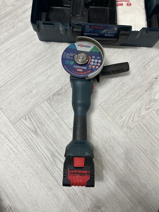 Bosch GWS 18V-10 flex