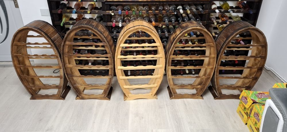 Suport / Raft rustic din lemn pentru sticle de vin, model butoi (20 locuri)