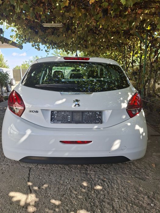 Vând Peugeot 208