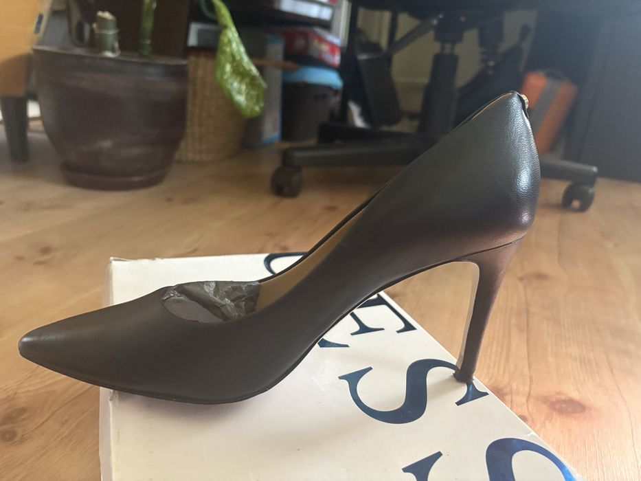 Guess естествена кожа