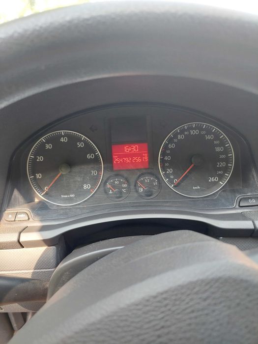 Volkswagen golf 5 2005, 1.6 benzina 255.000km. Negociabil.