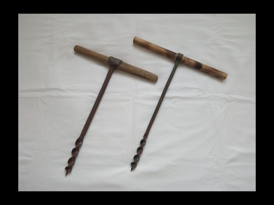 Стар автентичен свредел, нож за ренде, инструменти