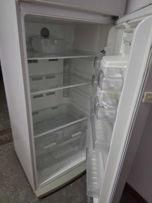 Vand frigider in stare foarte buna.