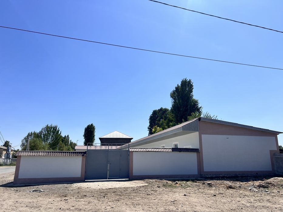 Нотурар бино 12 хона катта каридор катта ховли ремот қилинган