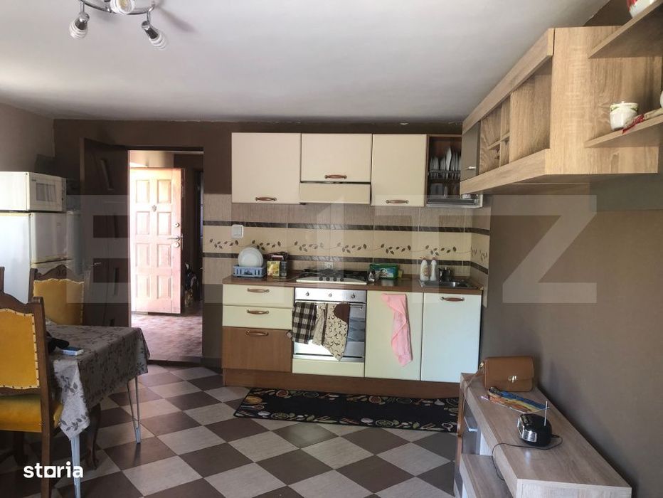 De vanzare doua case intr-o curte, teren 3700 mp , zona Supuru de Sus