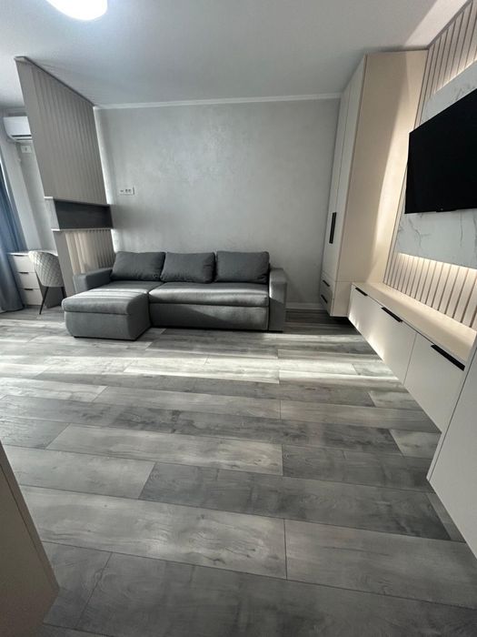 Apartament 1 camera de închiriat- Rediu  :1800 Ron