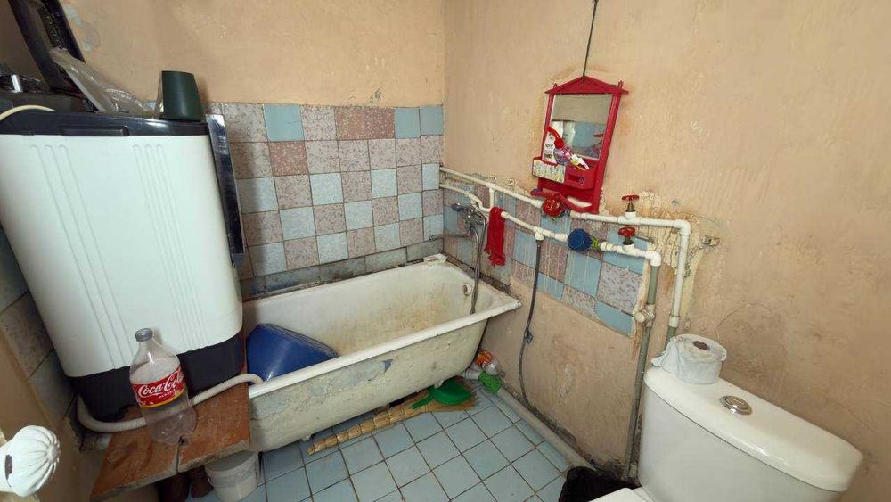 Киргили Шарқ мехмонхонаси 1 қаватда 2хонали квартира сотилади.ID: 1762