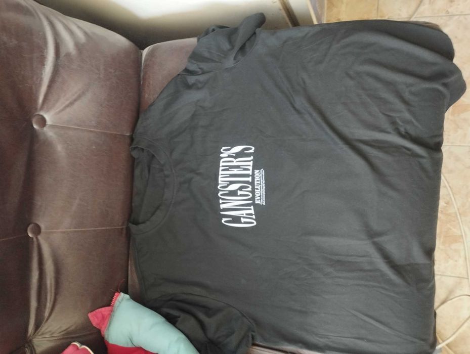 Чисто нова Тениска