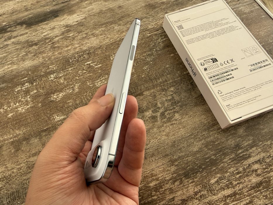 iPhone Air 256GB Sky Blue – отлично състояние, батерия 92%