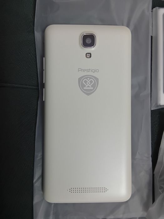 запечатанный новый абсолютно смартфон Prestigio MUZE K5