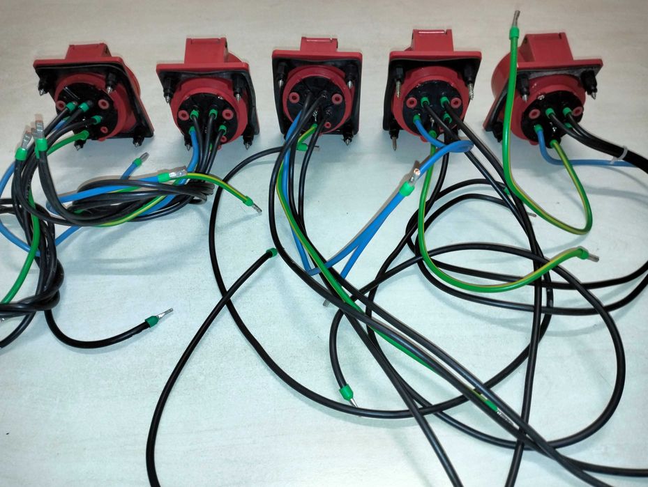 Priza  trifazica aplicata 3P+N + E , 16A - 32A , 380 V