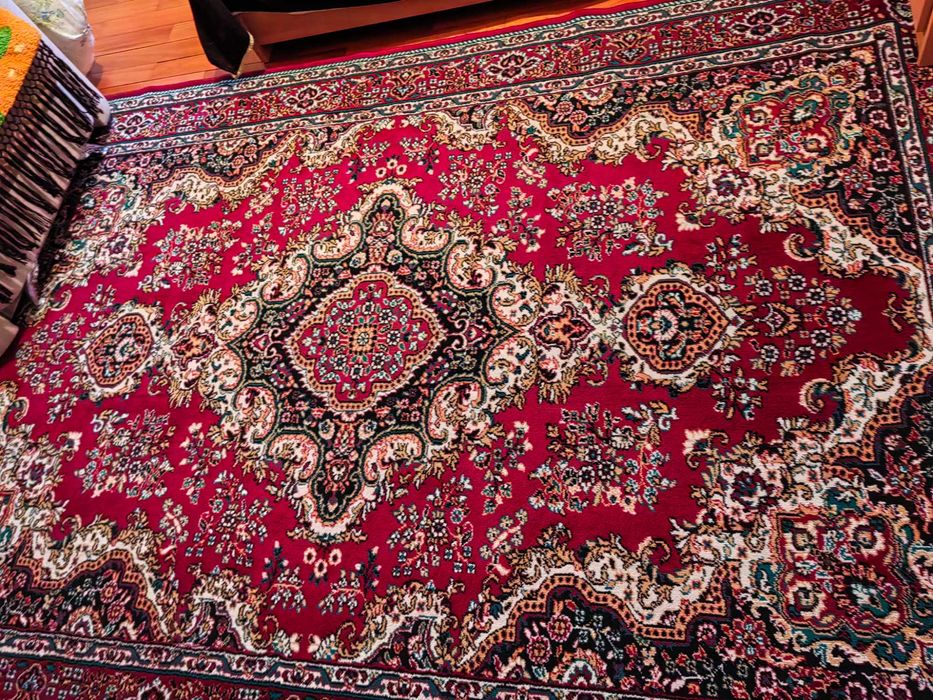 Ковры бордового цвета