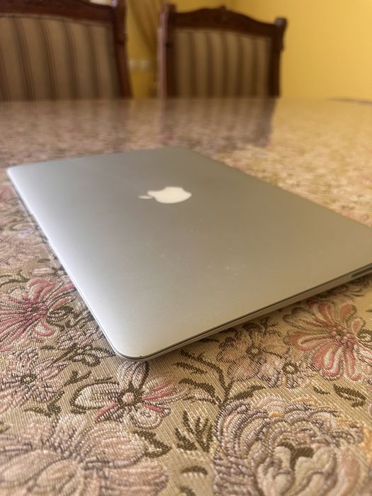 Macbook air a1466, состояние очень хорошее, батарея новая 56 циклов