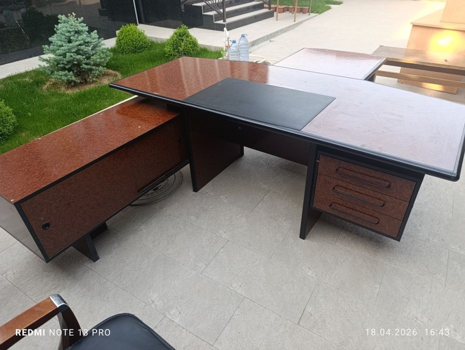 Продам директорский стол