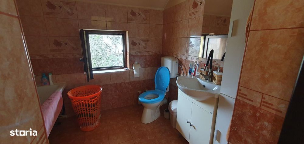 Proprietar vând casă individuală pe colț în zonă liniştită