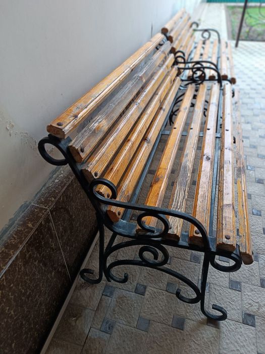 Скамейки в отличном состоянии.