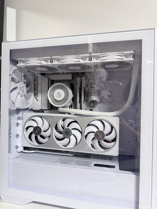 Pc de gaming cu r9 si rtx 5070 care duce toate jocurile pe maxim