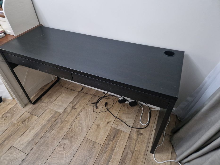 Коричневый компьютерный стол с ящиками ИКЕА (142x50 см)