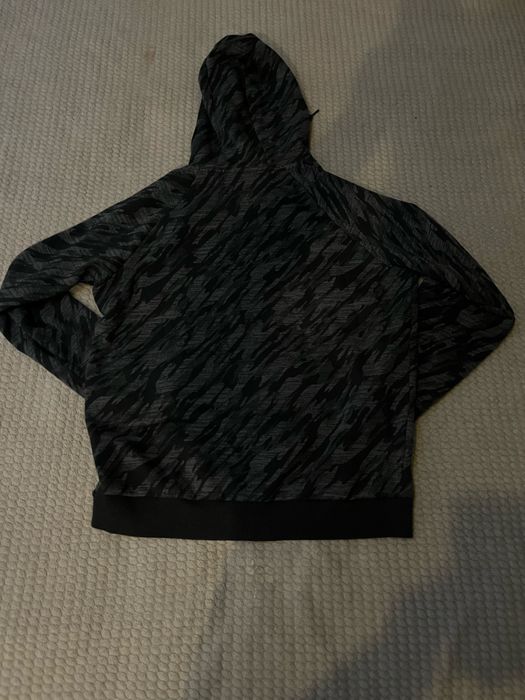 черная кофта Under Armour