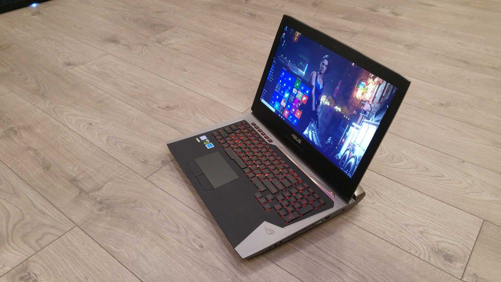 laptop gaming Asus Rog 17" ,intel core i7-,video 8 dedicat, ram 16 gb