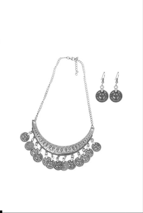 украшения в национальном стиле