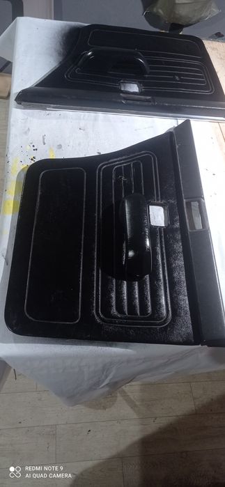 Обшивка дверей, кожаные карты