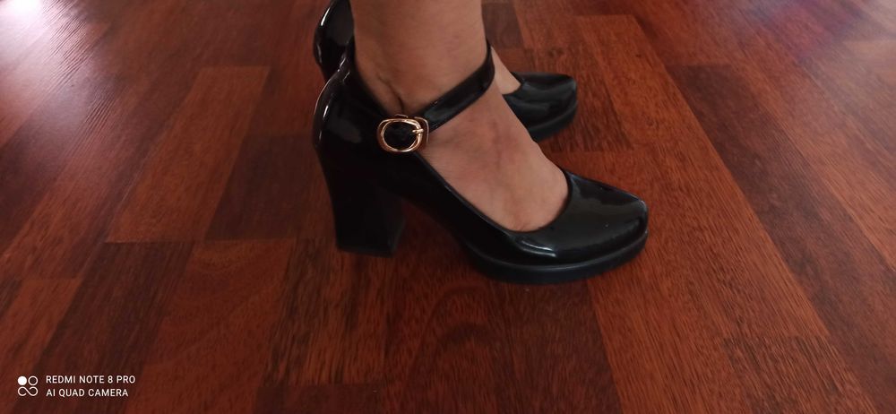 Продам женскую обувь