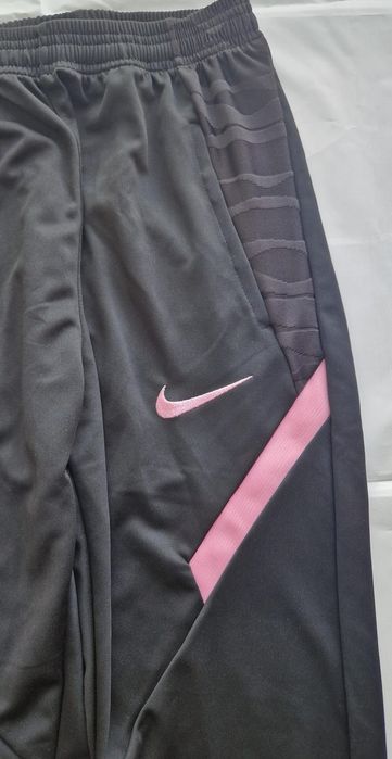 Compleu Nike - Diverse Marimi - Negru/Roz