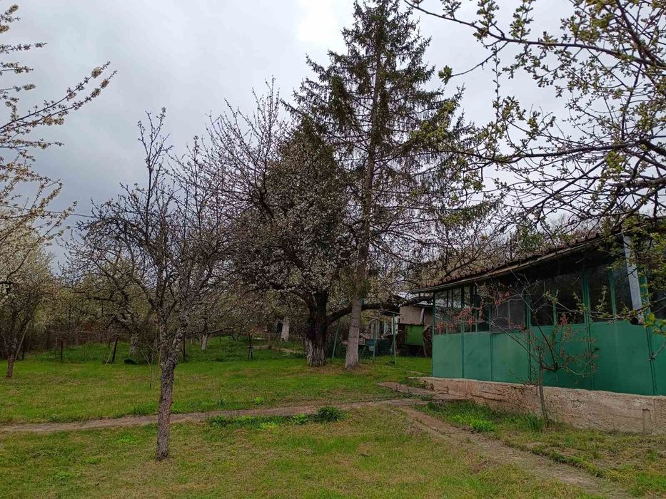 Уютна вила с голям двор и овощна градина в с. Макоцево