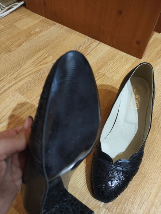 Vând pantofi dama din piele naturala