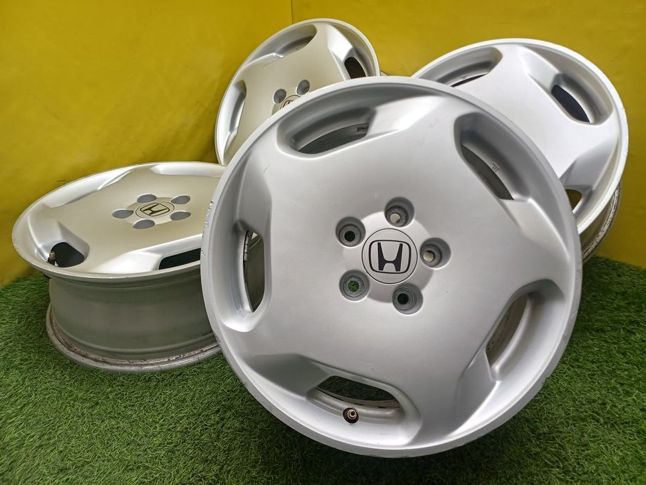 Диски R17 5x114.3 на Honda и другие.