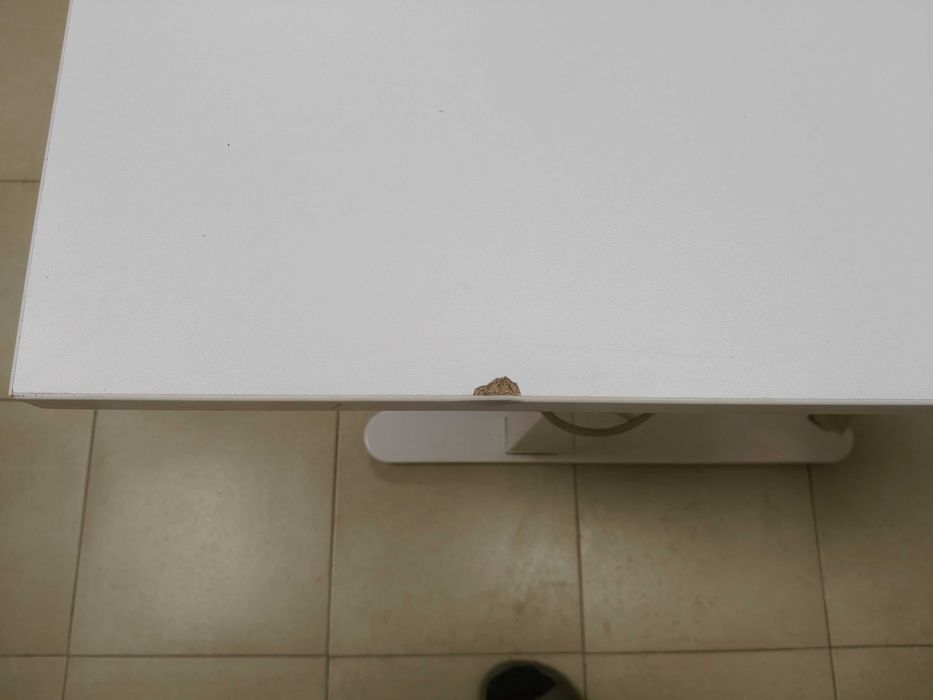 Регулируема работна  маса