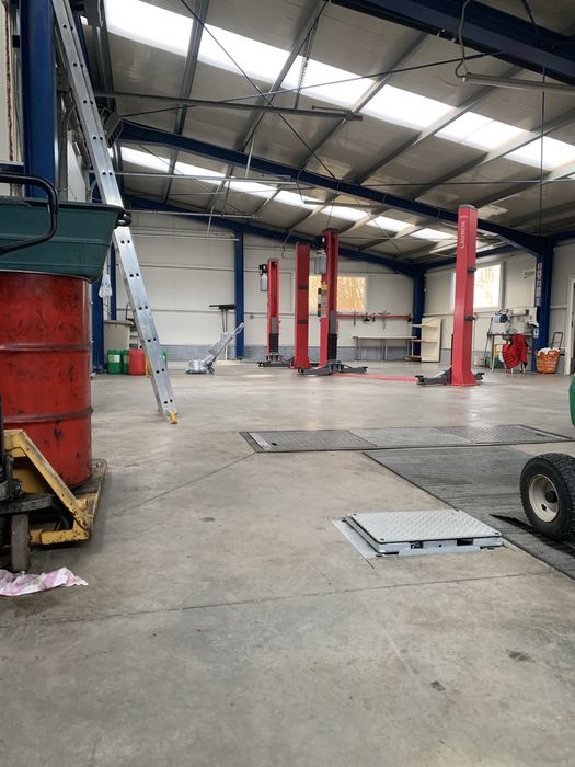 Hala industriala/comerciala in suprafata de 370mp si teren 5000mp.