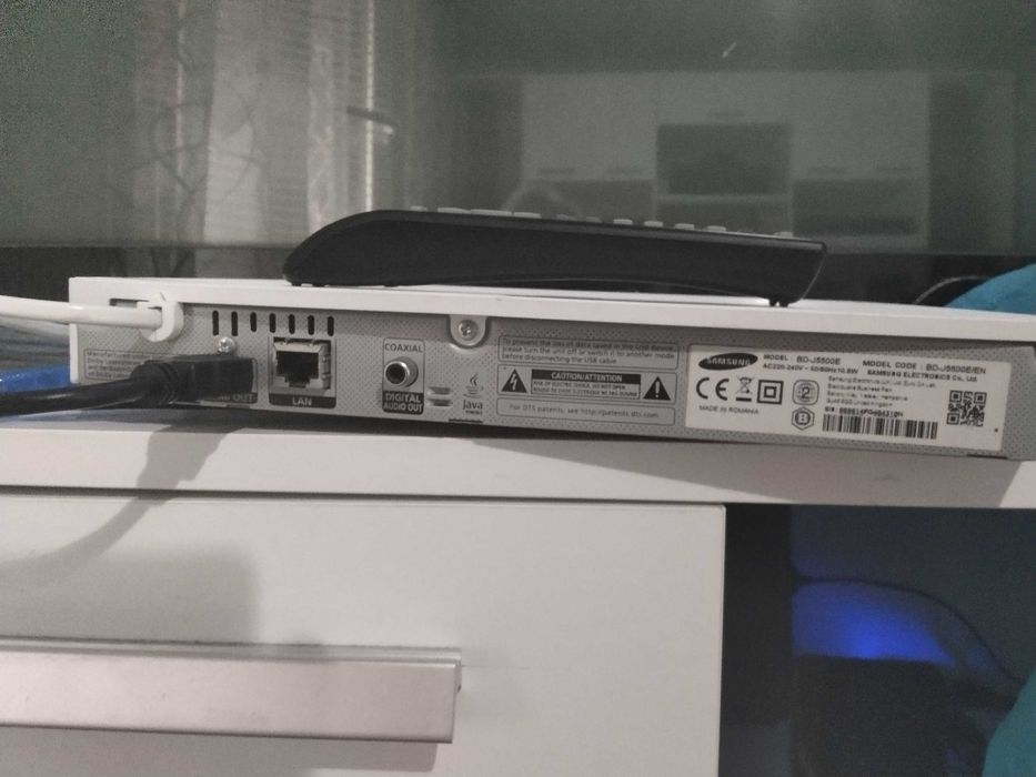 страхотен Blue Ray плеър  на Самсунг с дистанционно и USB флашка