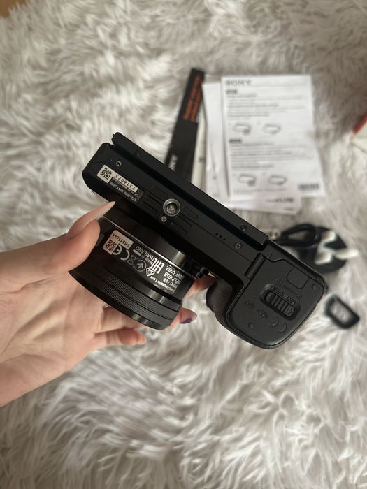Sony Alpha A6000 + объектив 16–50 мм OSS