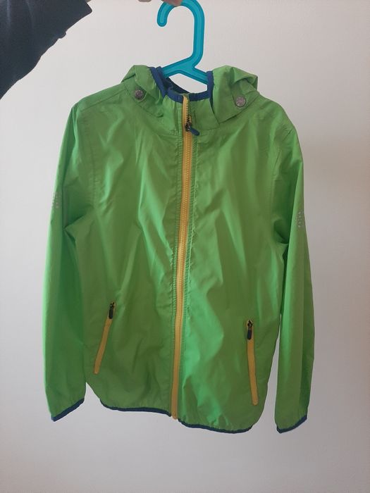 Продам ветровку на мальчика