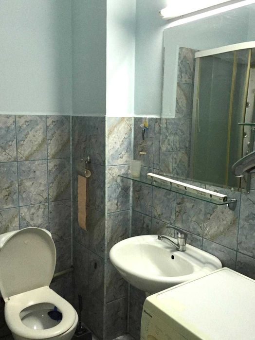 Persoana fizică Închiriez garsonieră