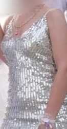 Сребриста рокля с пайети .. М