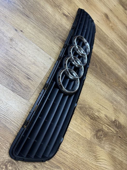 Решетка радиатора Audi A4 B5