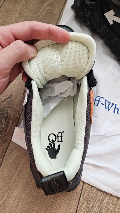 Off-White Odsy-1000 Black and White