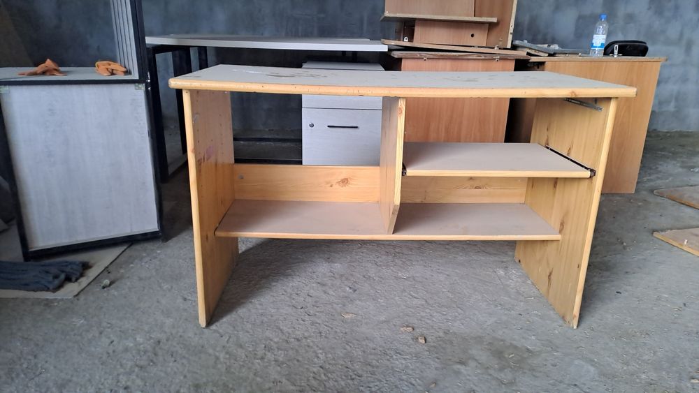 Tez va arzon stollarimiz sotiladi