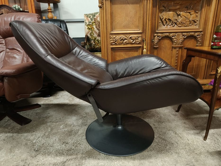 Комплект от две Relax кресла и една табуретка от естествена кожа